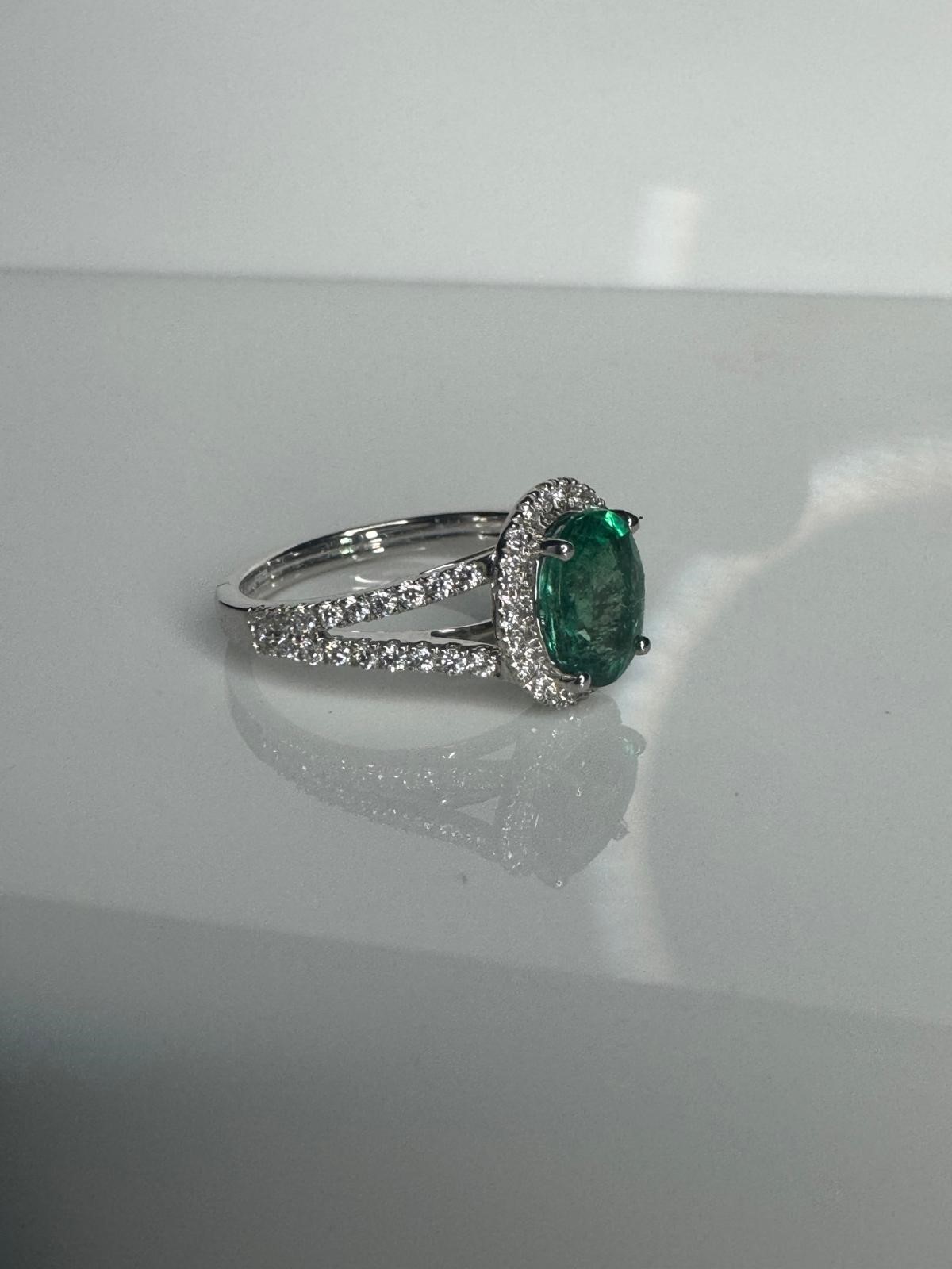 Oval Emerald Ring - Image 2