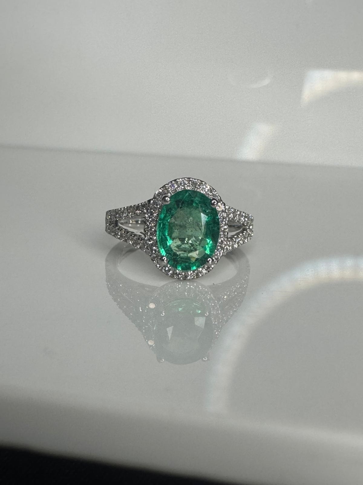 Oval Emerald Ring