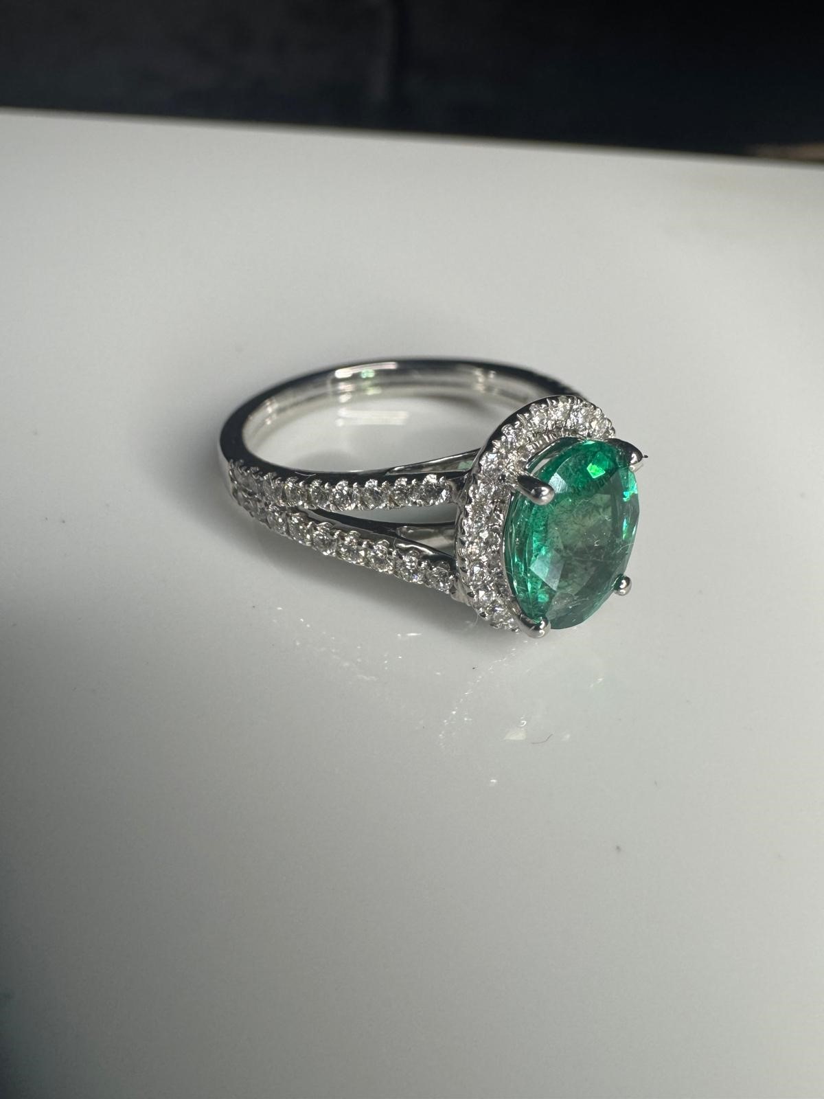 Oval Emerald Ring - Image 3